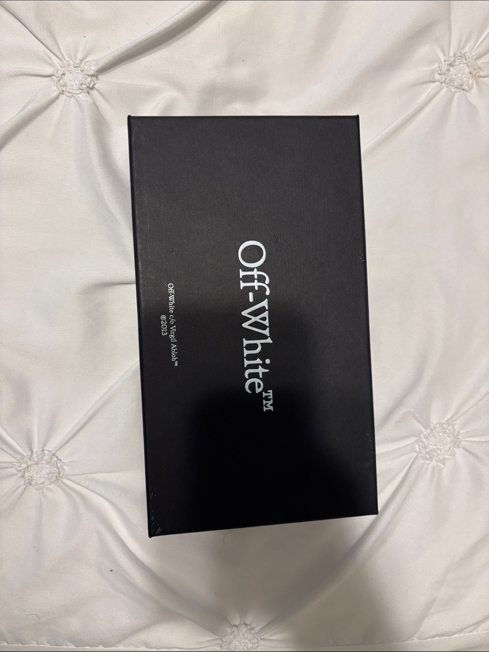 Off-White Black Box with White Off-White Branding - Picture 1 of 7